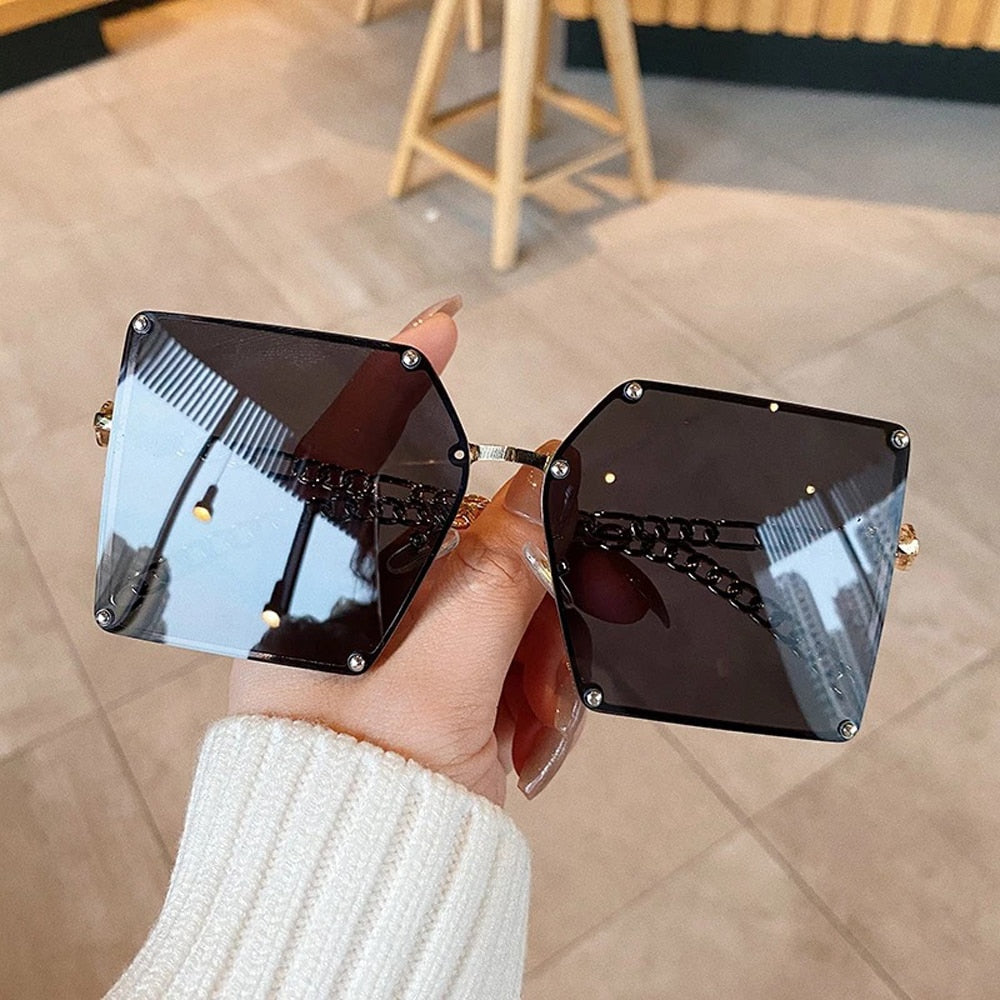 2023 New Fashion Oversize Gradient Sunglasses For Women Vintage Alloy Chain Frame Rivet Square Sun Glasses Female Elegant Shades