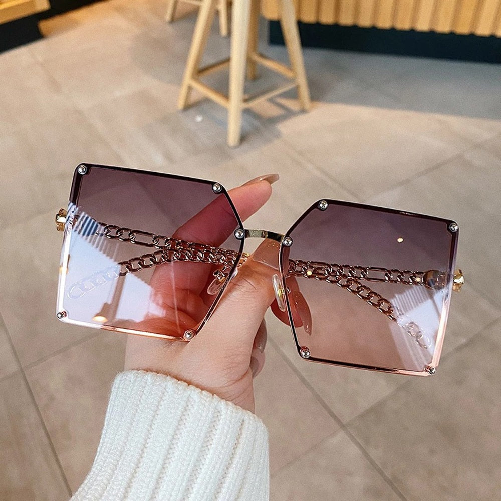 2023 New Fashion Oversize Gradient Sunglasses For Women Vintage Alloy Chain Frame Rivet Square Sun Glasses Female Elegant Shades