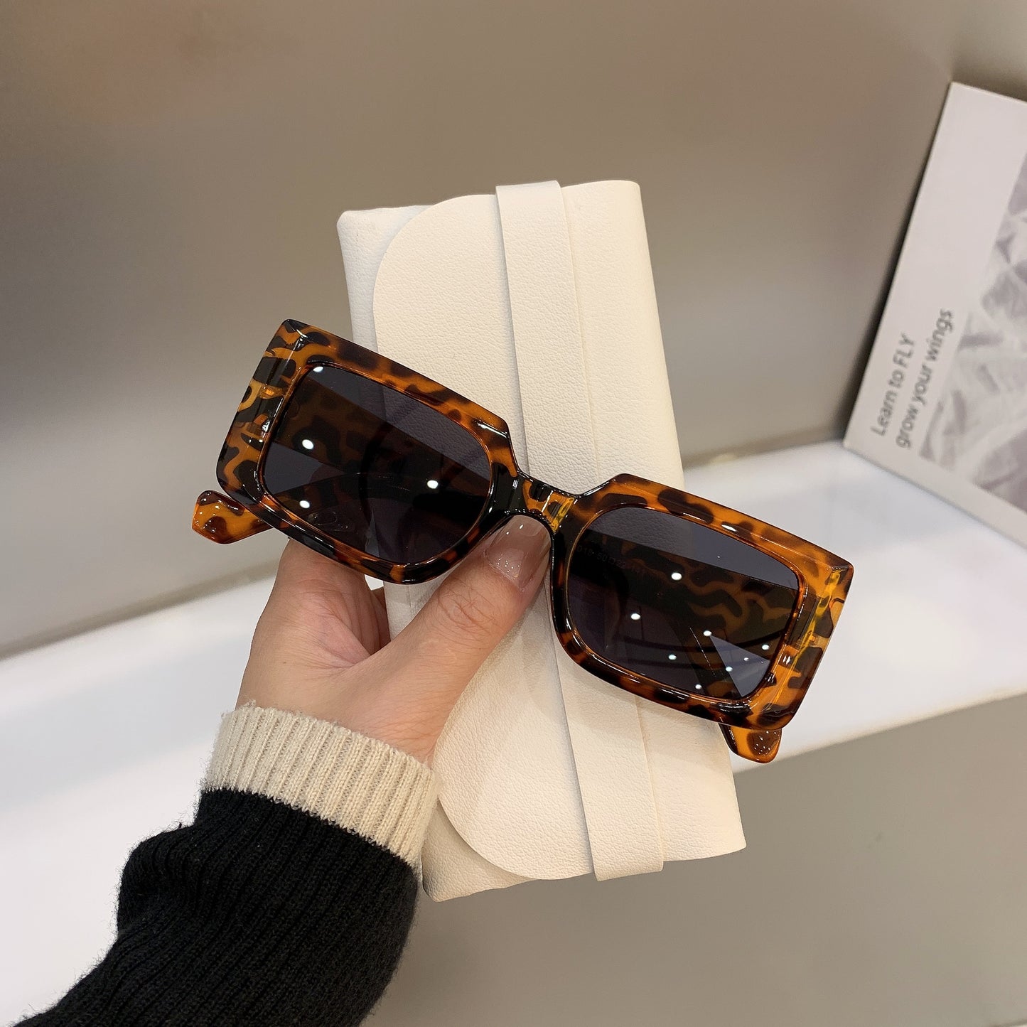2022 Vintage Square Frame Sun Glasses Fashion Trendy for Men Women Shades Sunglasses Cool Popular Retro Hip-Hop Female Eyewear