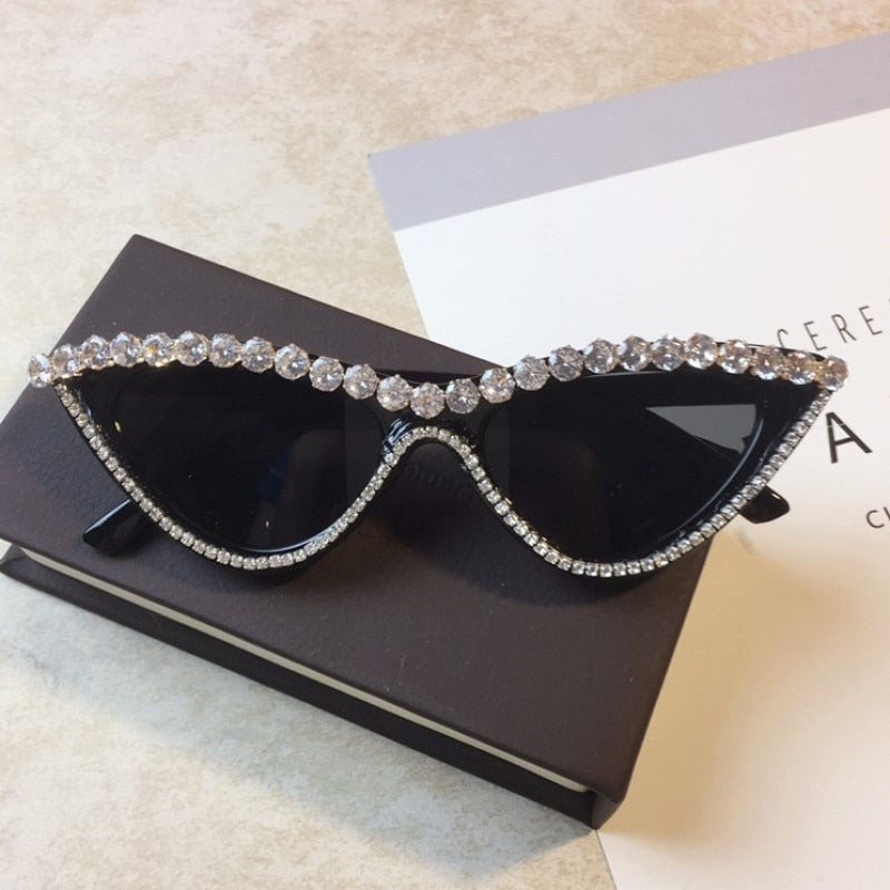 Vintage Luxury Crystal Diamond Cateye Sunglasses Women Brand Designer Black Pink Frame Cat Eye Sun Glasses Bling Bling Eyewear